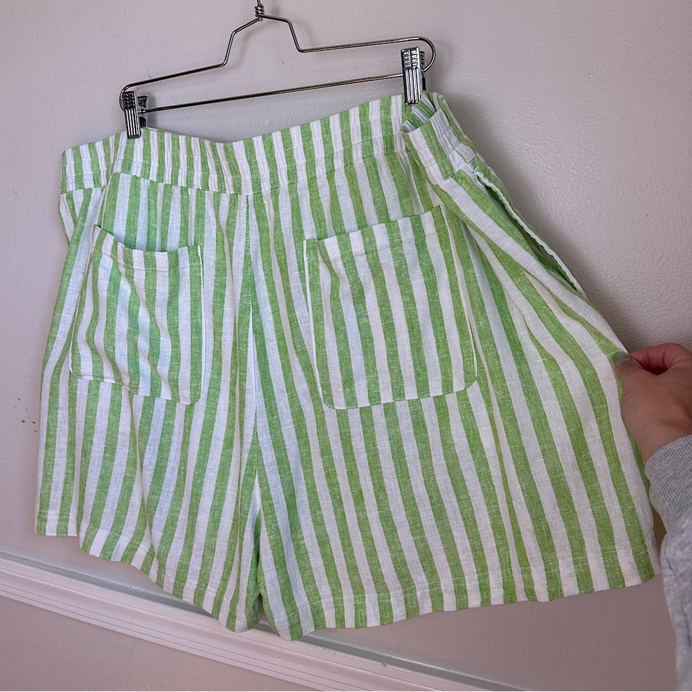 Old Navy Light Green and White Striped Women's Shorts - Picture 4 of 13